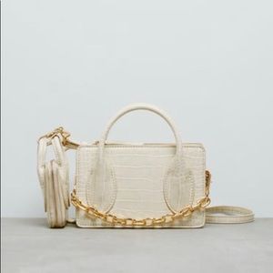 Zara mini crossbody bag. 18x12cm. Color beige. Like new.